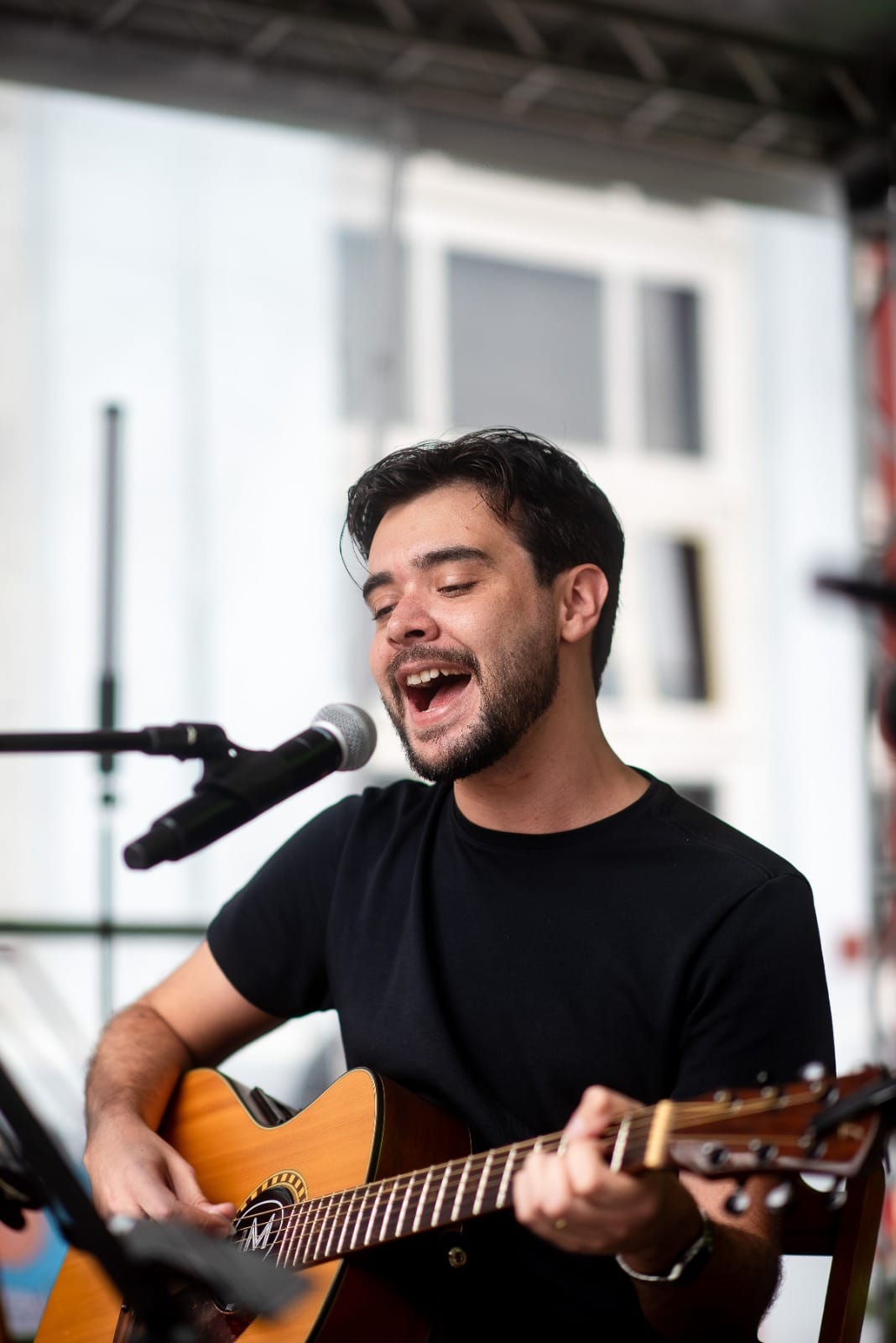 Happy Hour com Drink Especial de Dia das Mães e Música ao Vivo no Baron