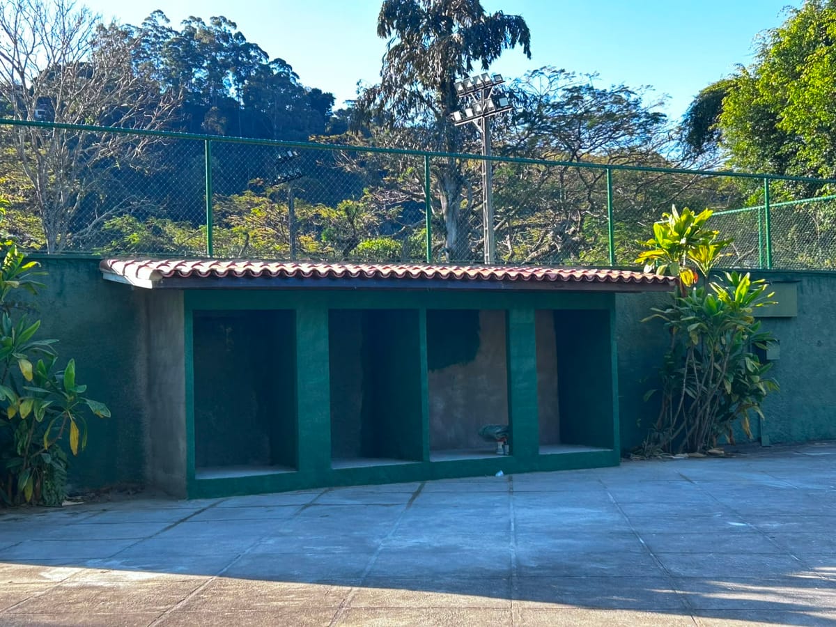 Novo armário nas quadras de tênis: mais organização para as atividades esportivas