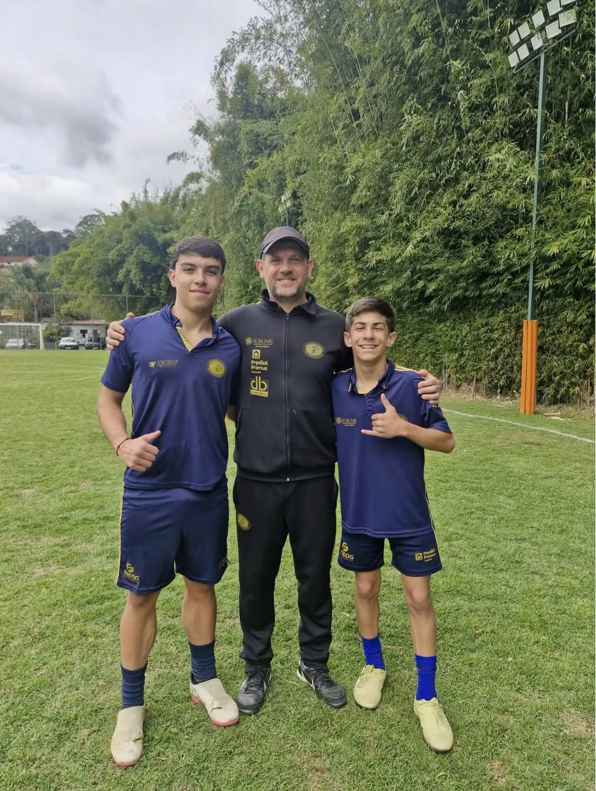 Atletas revelados no Country Clube inspiram nova geração da Escolinha de Futebol