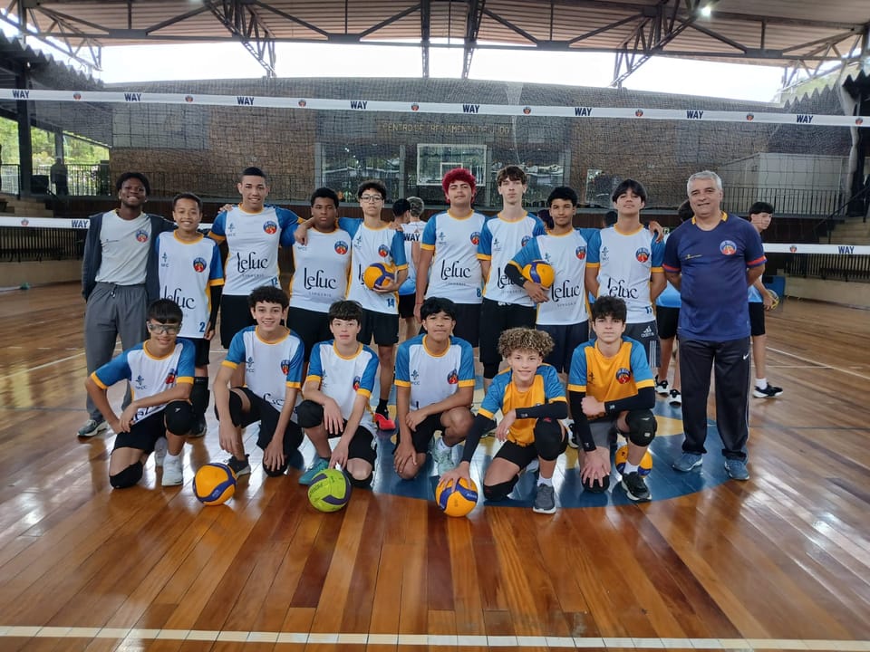 Equipe de vôlei é vice-campeã
